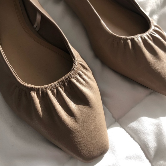 H&M Ruched Pointed Flats ✨last price✨ - Picture 2 of 4